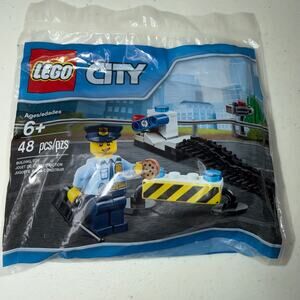 New Lego City Polybag 6182882 Roadblock 48 Piece 2017 Retired